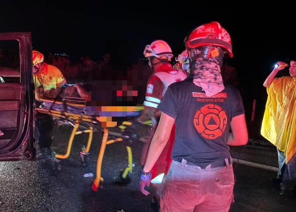 Choque frontal en la Autopista a Laredo deja un muerto y dos heridos en Sabinas Hidalgo