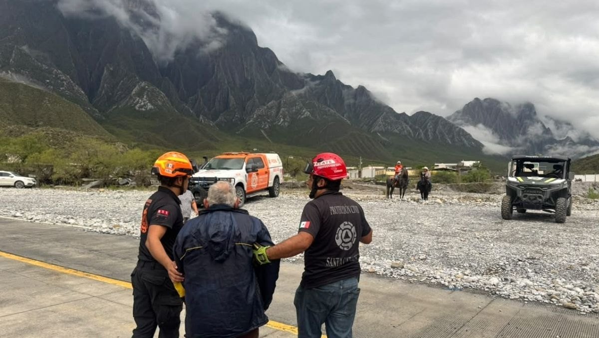 Frente frío 1 deja dos muertos, rescates aéreos y deslaves en Nuevo León