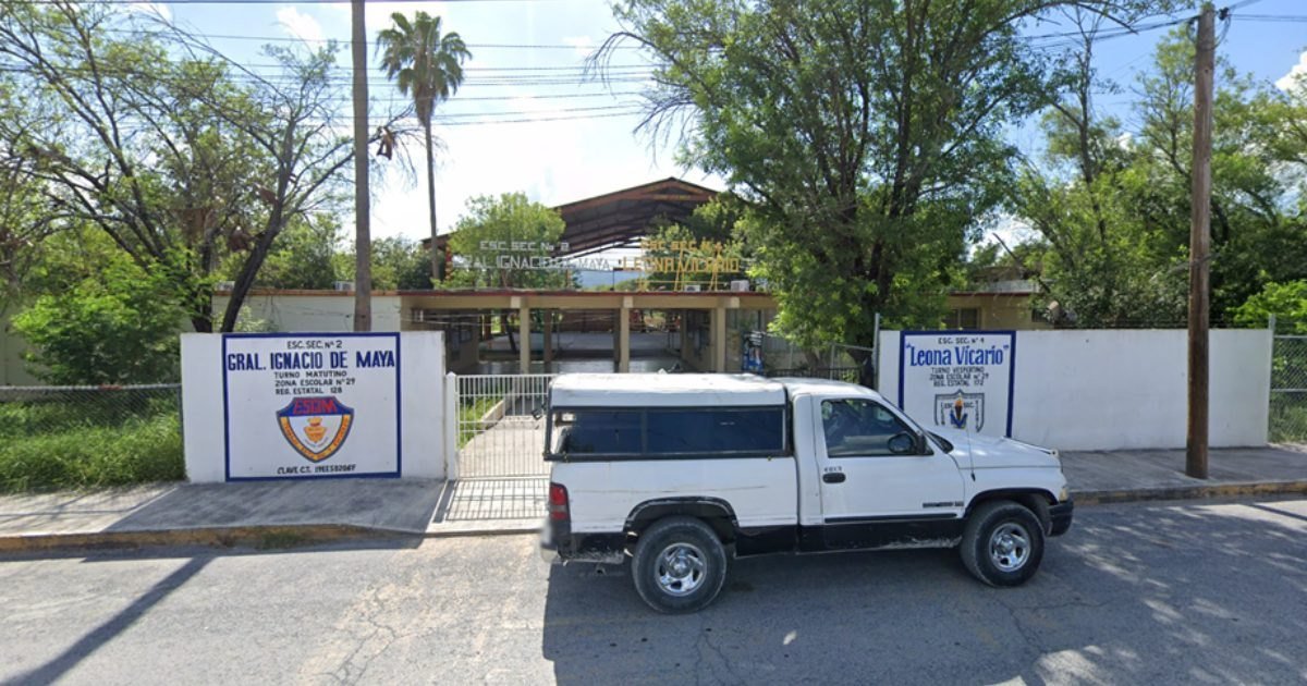 Secundaria de Sabinas Hidalgo abre sus aulas pese a la orden de clases virtuales por lluvias