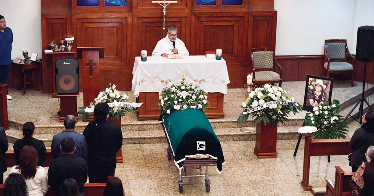 Misa de cuerpo presente de la subdirectora Nery Edith Nevárez, en Torreón